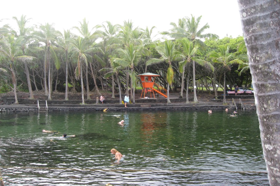 ../image/ahalanui warm spring pool 2.jpg